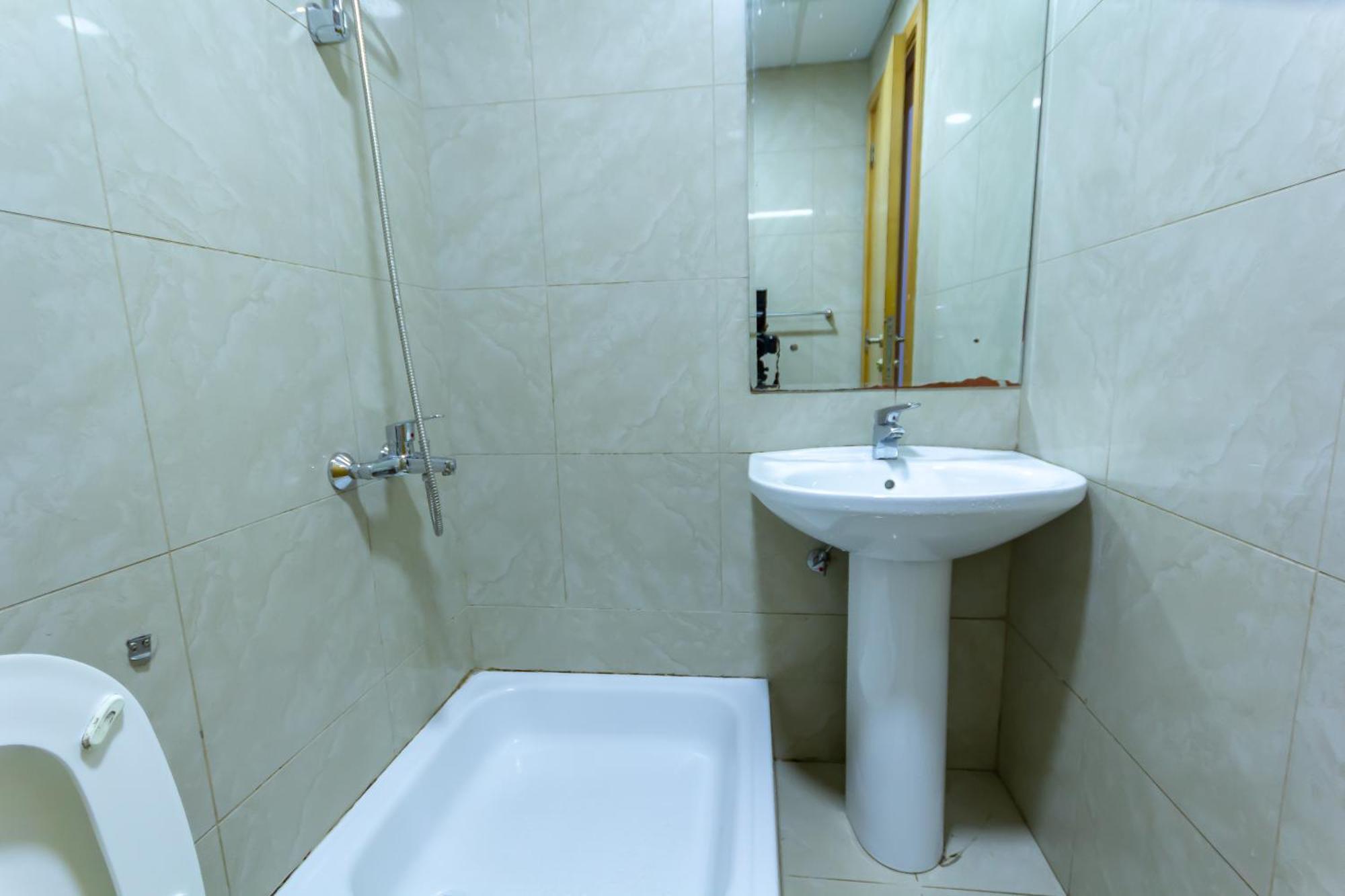Budget Rooms With Private Bathroom For 'Girls' Only In Dubai, Marina Екстериор снимка