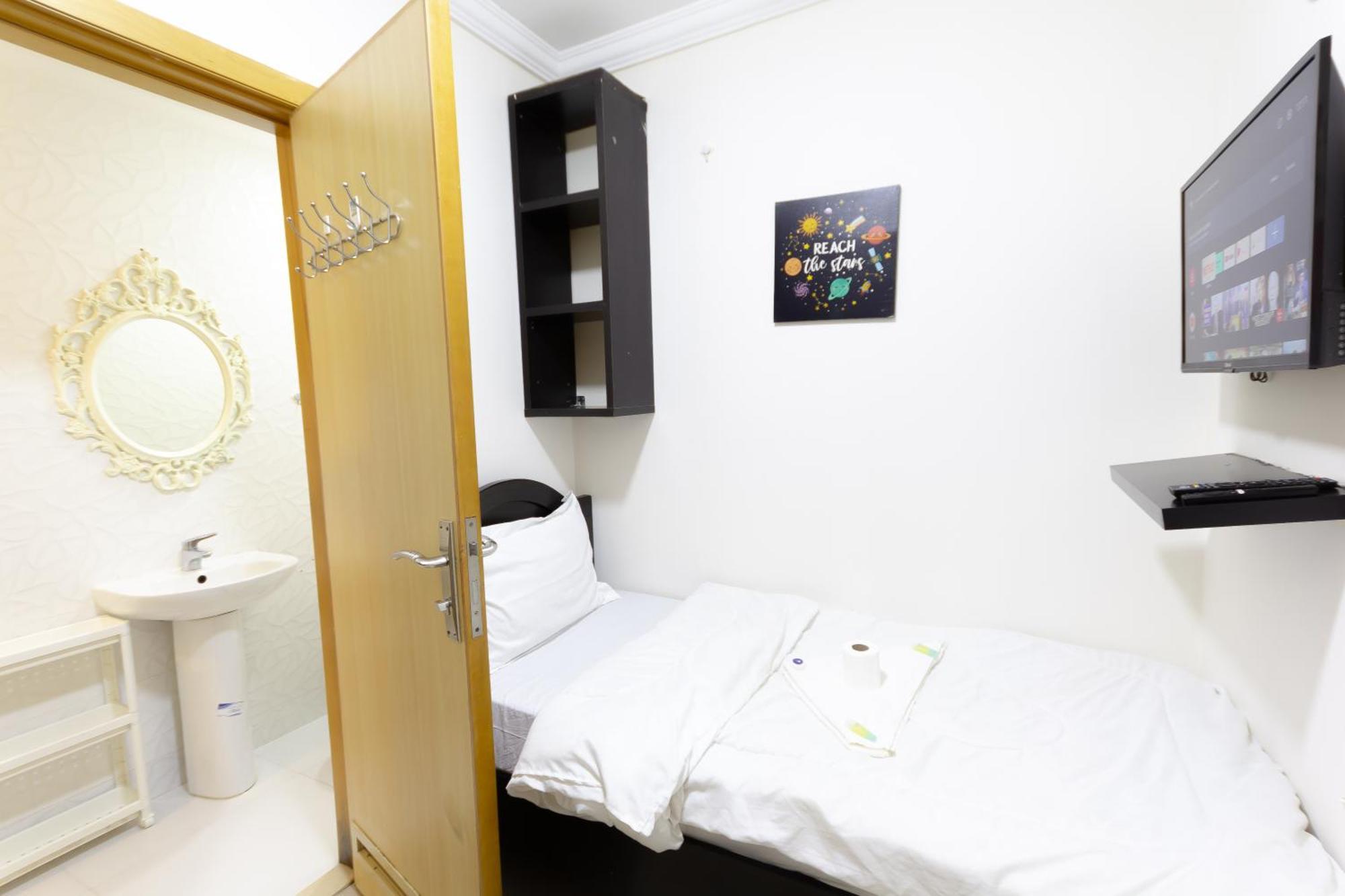 Budget Rooms With Private Bathroom For 'Girls' Only In Dubai, Marina Екстериор снимка