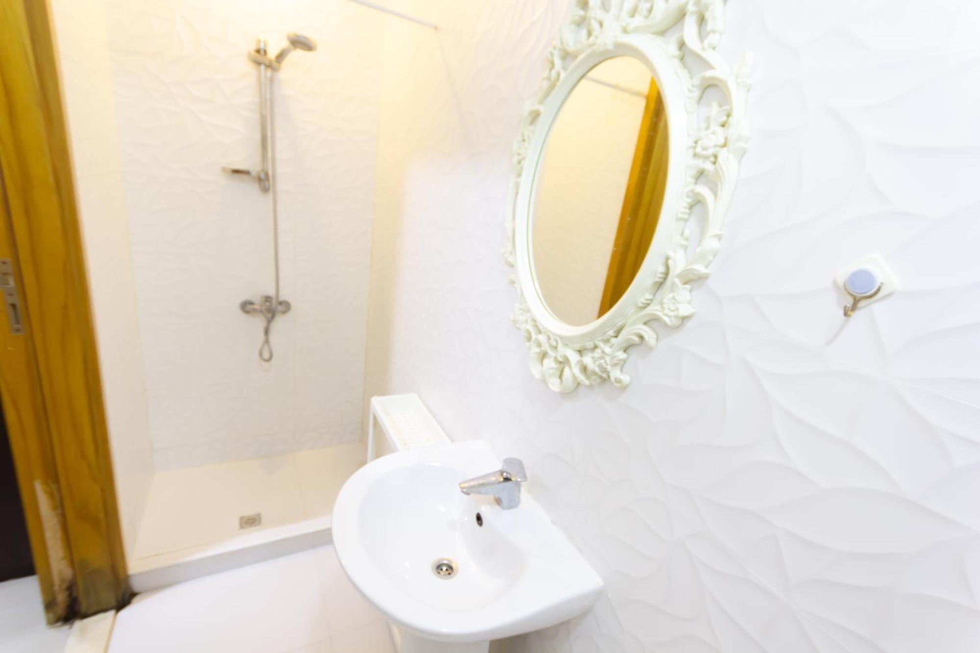 Budget Rooms With Private Bathroom For 'Girls' Only In Dubai, Marina Екстериор снимка