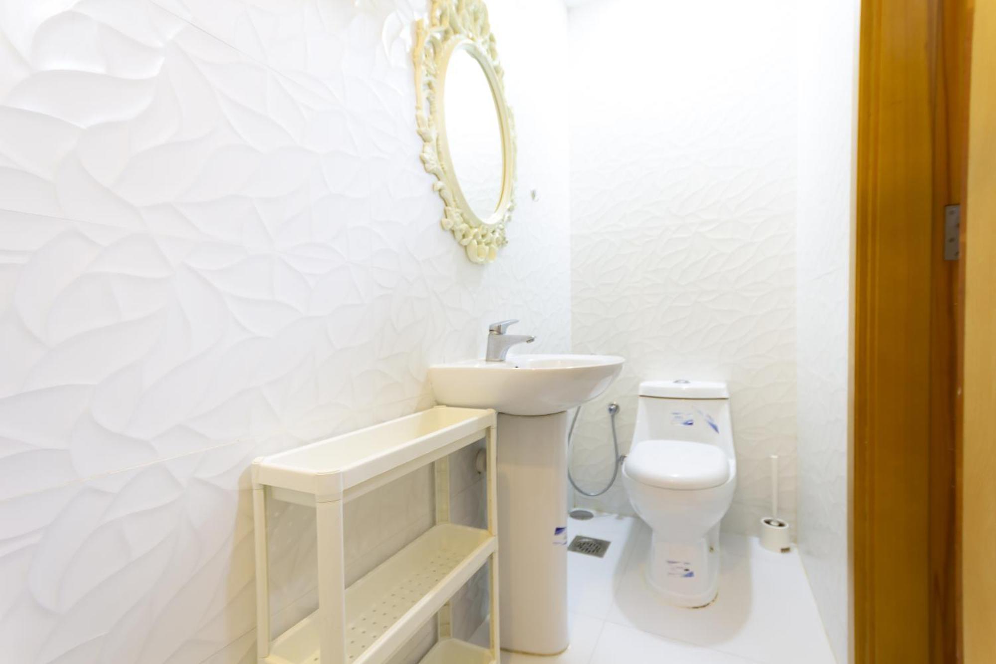 Budget Rooms With Private Bathroom For 'Girls' Only In Dubai, Marina Екстериор снимка