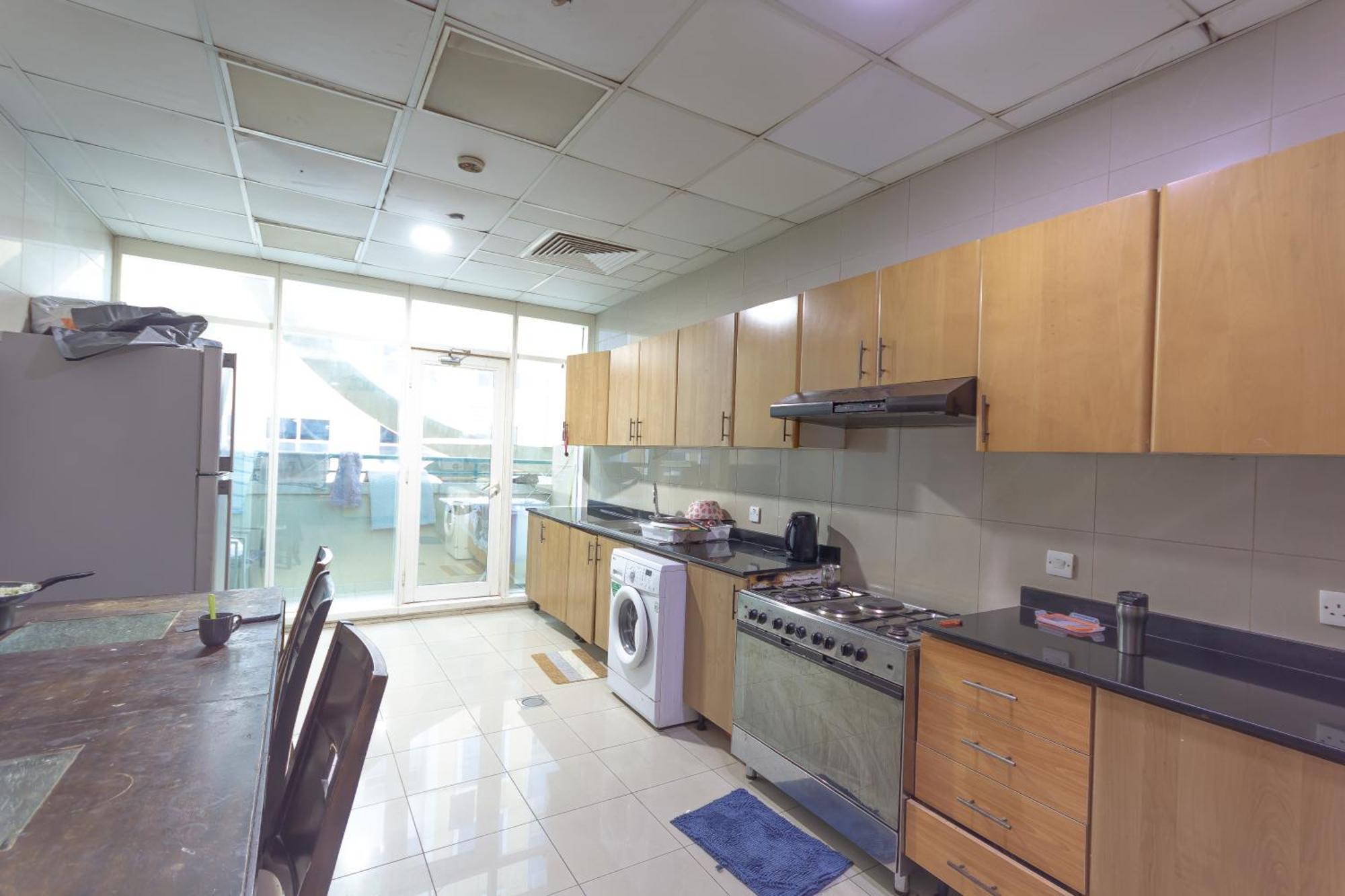 Budget Rooms With Private Bathroom For 'Girls' Only In Dubai, Marina Екстериор снимка
