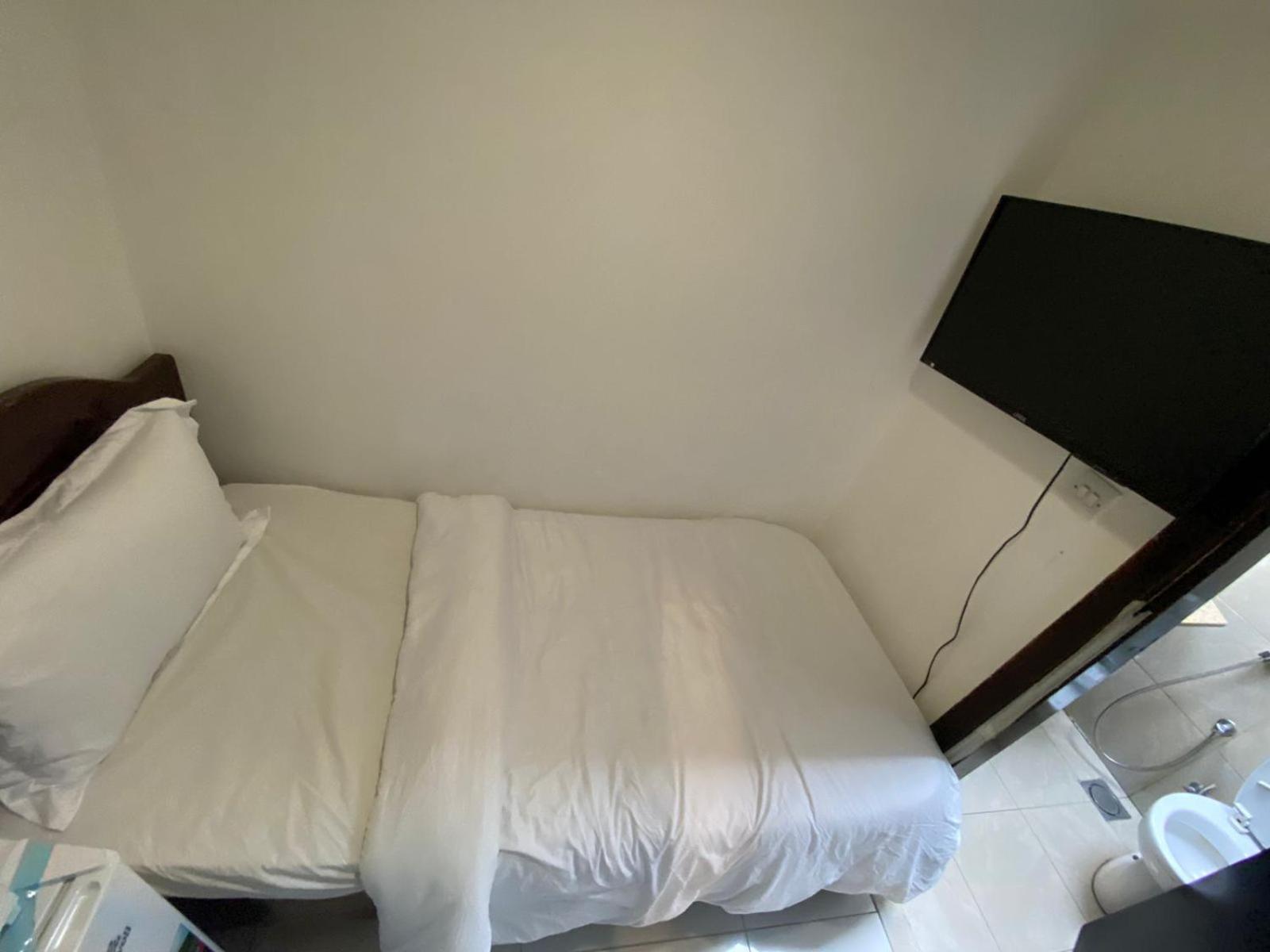 Budget Rooms With Private Bathroom For 'Girls' Only In Dubai, Marina Екстериор снимка
