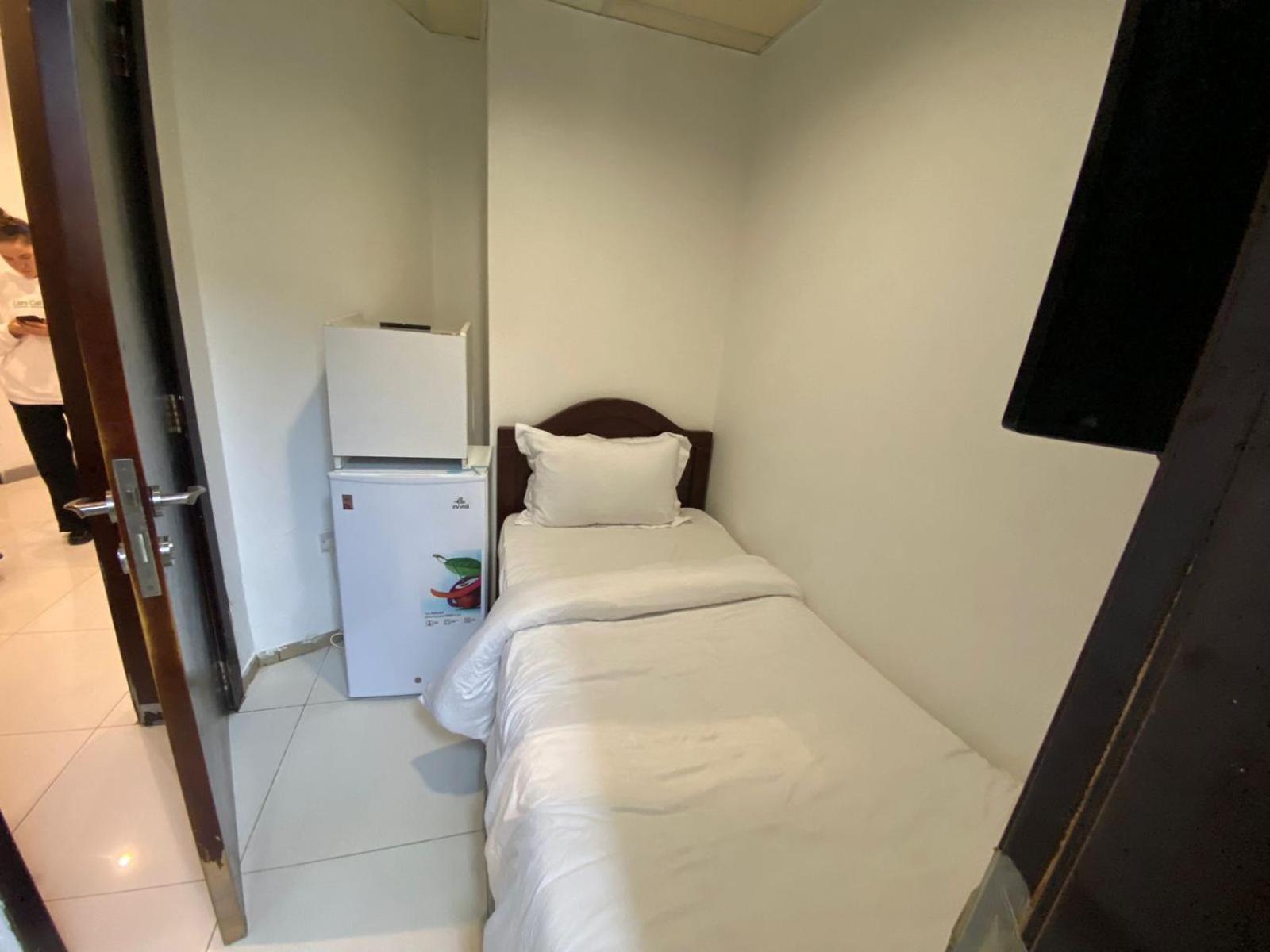 Budget Rooms With Private Bathroom For 'Girls' Only In Dubai, Marina Екстериор снимка