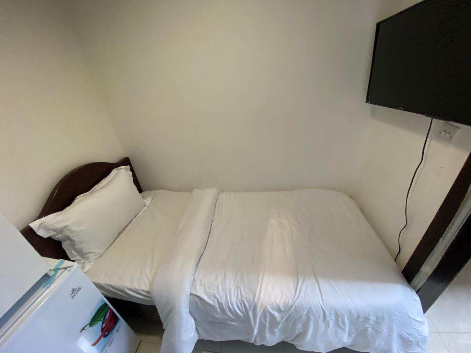 Budget Rooms With Private Bathroom For 'Girls' Only In Dubai, Marina Екстериор снимка