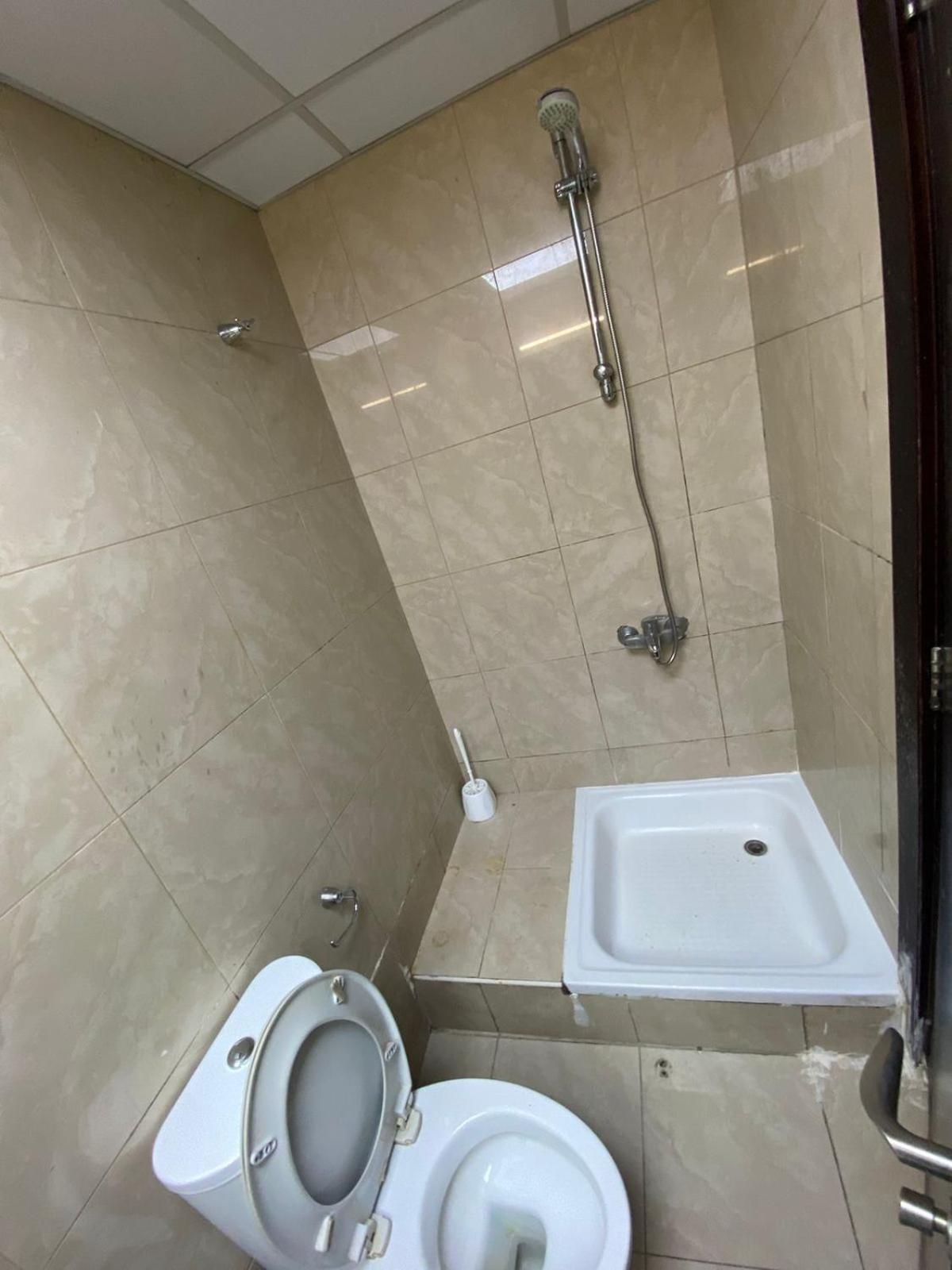 Budget Rooms With Private Bathroom For 'Girls' Only In Dubai, Marina Екстериор снимка