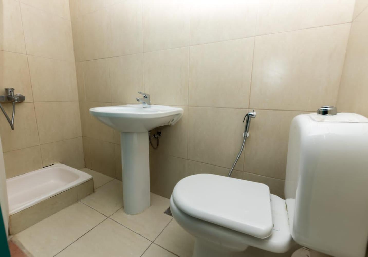 Budget Rooms With Private Bathroom For 'Girls' Only In Dubai, Marina Екстериор снимка