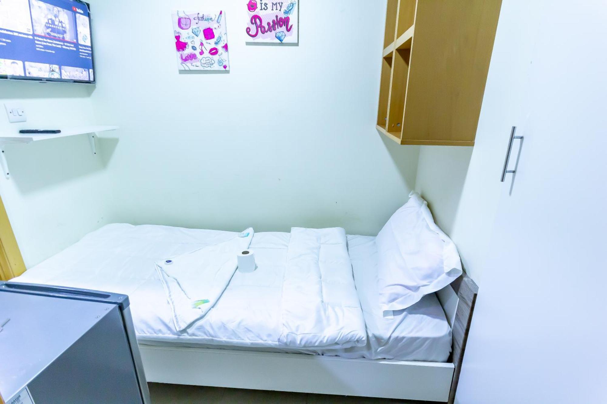 Budget Rooms With Private Bathroom For 'Girls' Only In Dubai, Marina Екстериор снимка