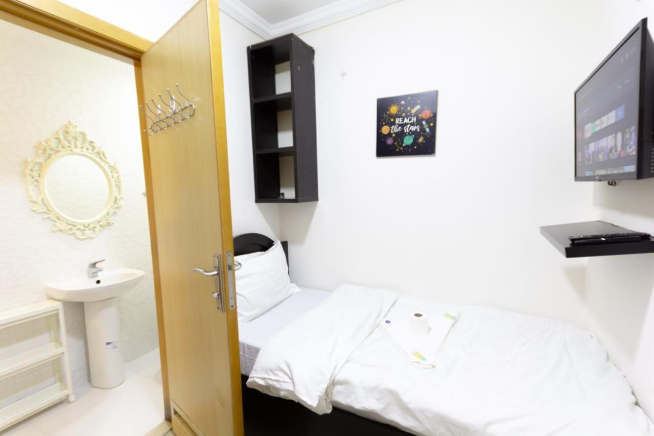 Budget Rooms With Private Bathroom For 'Girls' Only In Dubai, Marina Екстериор снимка
