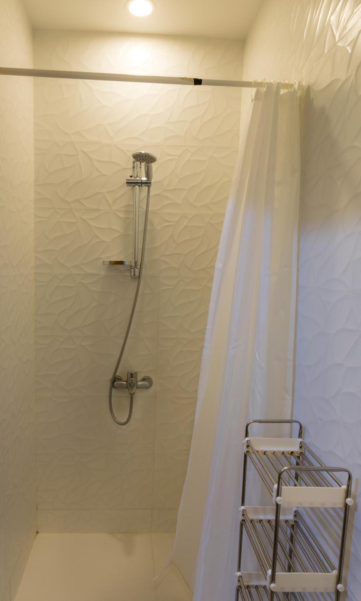 Budget Rooms With Private Bathroom For 'Girls' Only In Dubai, Marina Екстериор снимка