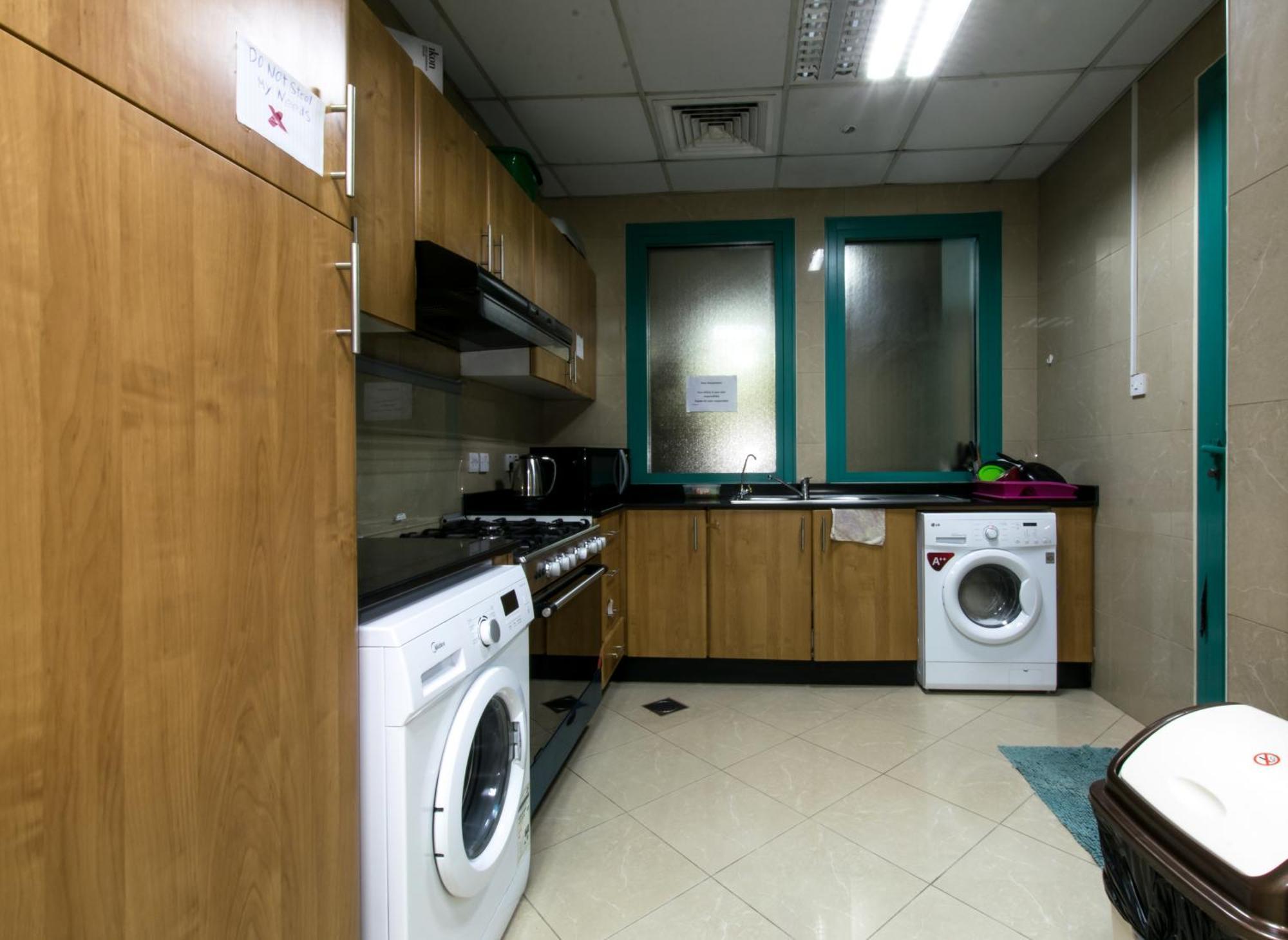 Budget Rooms With Private Bathroom For 'Girls' Only In Dubai, Marina Екстериор снимка