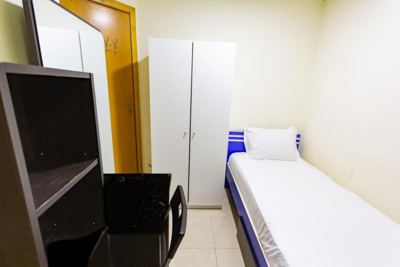 Budget Rooms With Private Bathroom For 'Girls' Only In Dubai, Marina Екстериор снимка