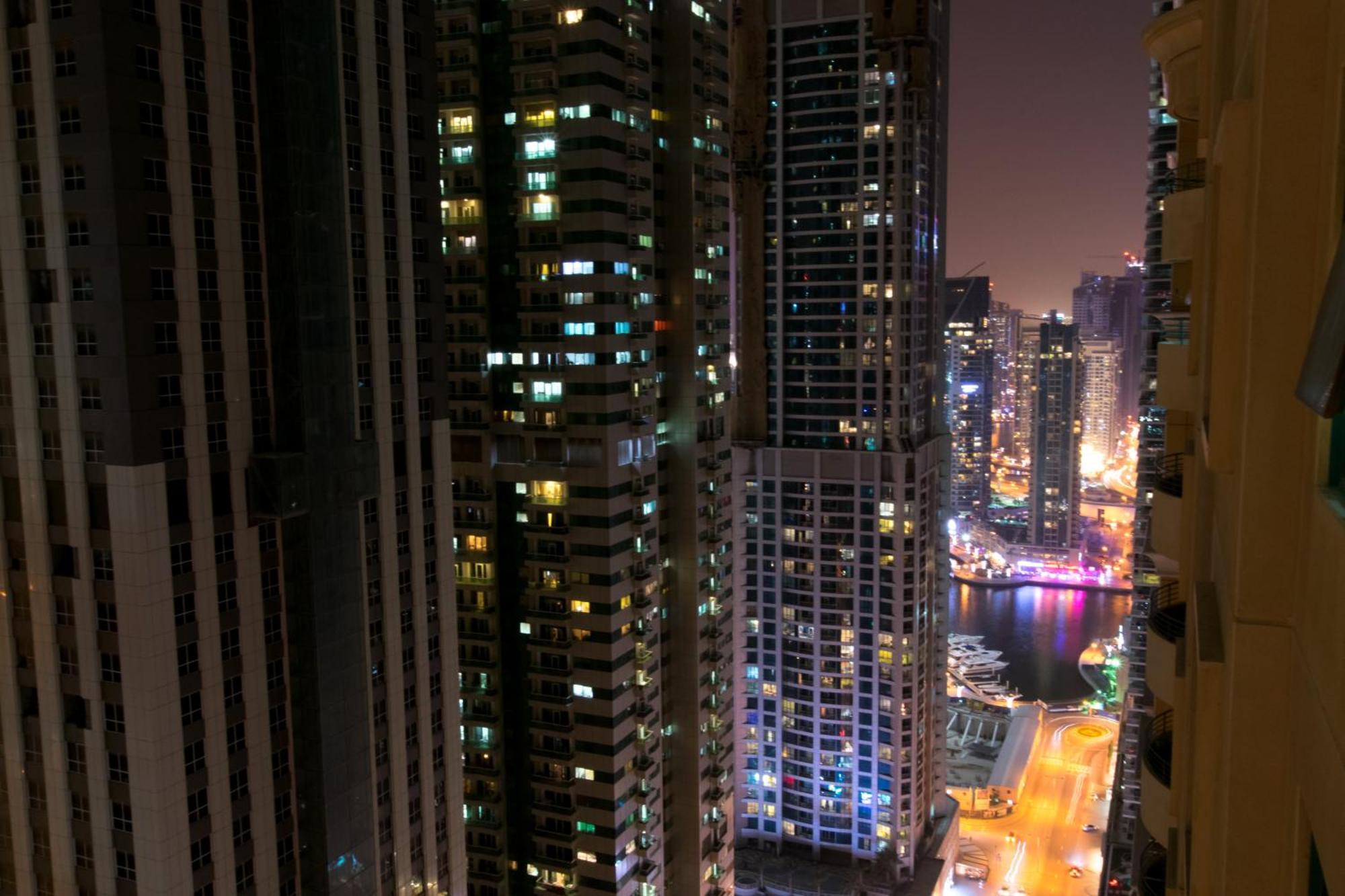 Budget Rooms With Private Bathroom For 'Girls' Only In Dubai, Marina Екстериор снимка