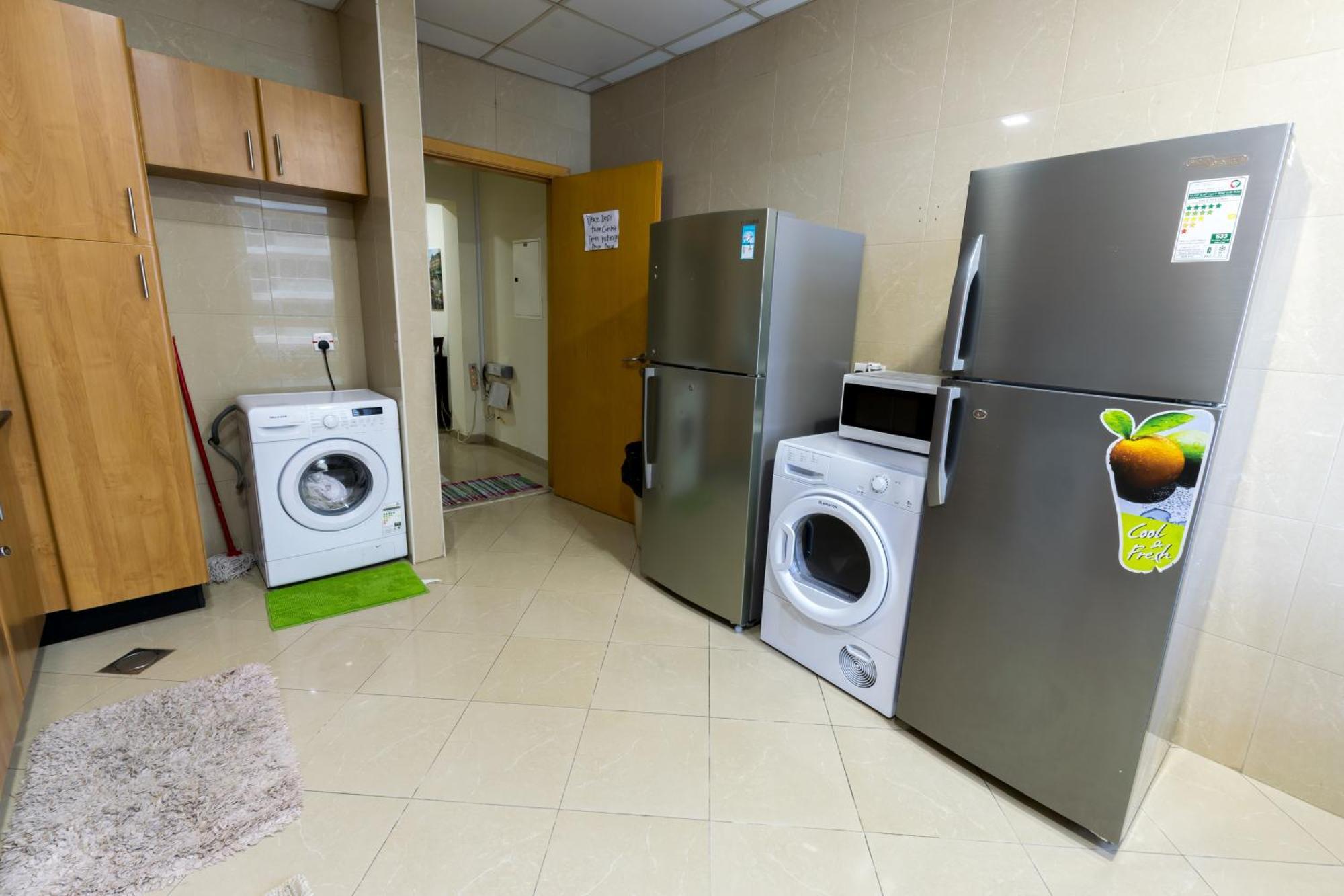Budget Rooms With Private Bathroom For 'Girls' Only In Dubai, Marina Екстериор снимка