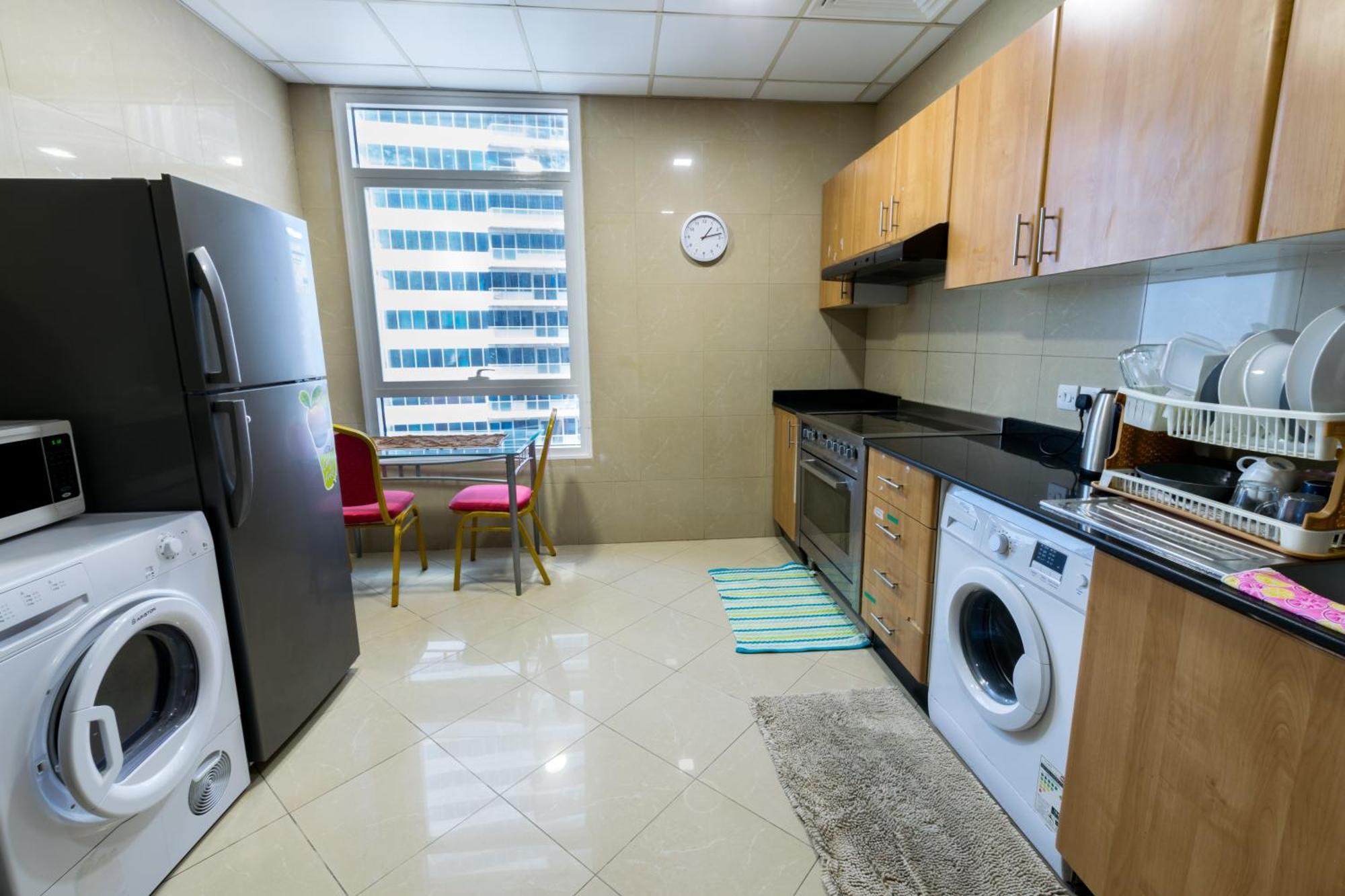 Budget Rooms With Private Bathroom For 'Girls' Only In Dubai, Marina Екстериор снимка