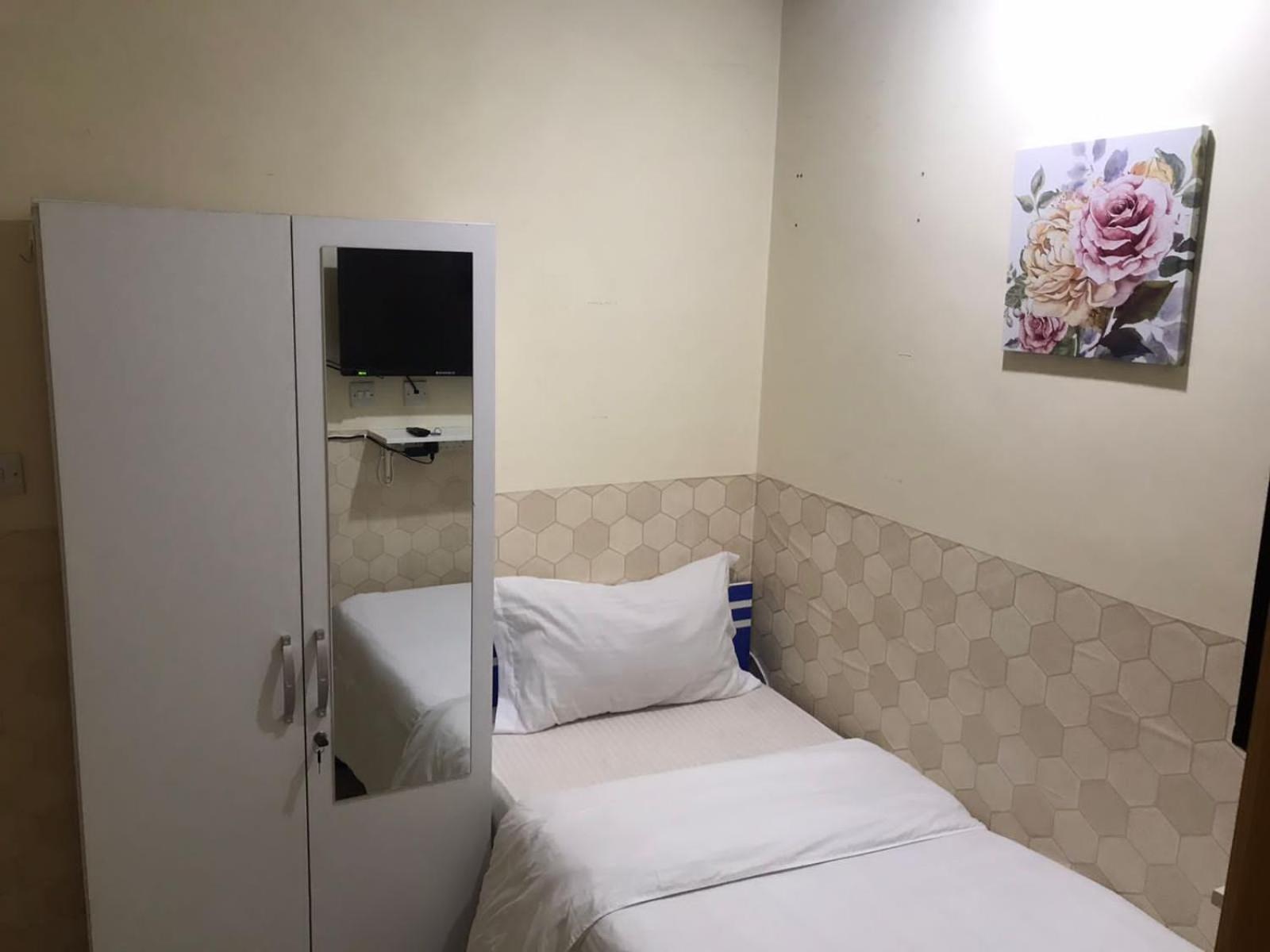 Budget Rooms With Private Bathroom For 'Girls' Only In Dubai, Marina Екстериор снимка