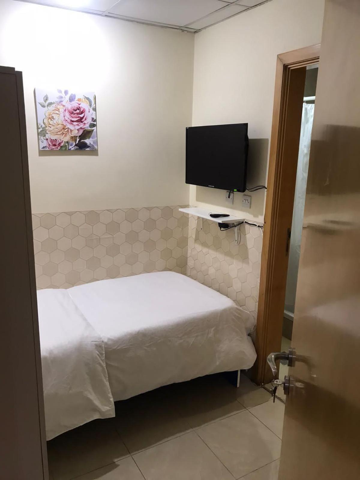 Budget Rooms With Private Bathroom For 'Girls' Only In Dubai, Marina Екстериор снимка