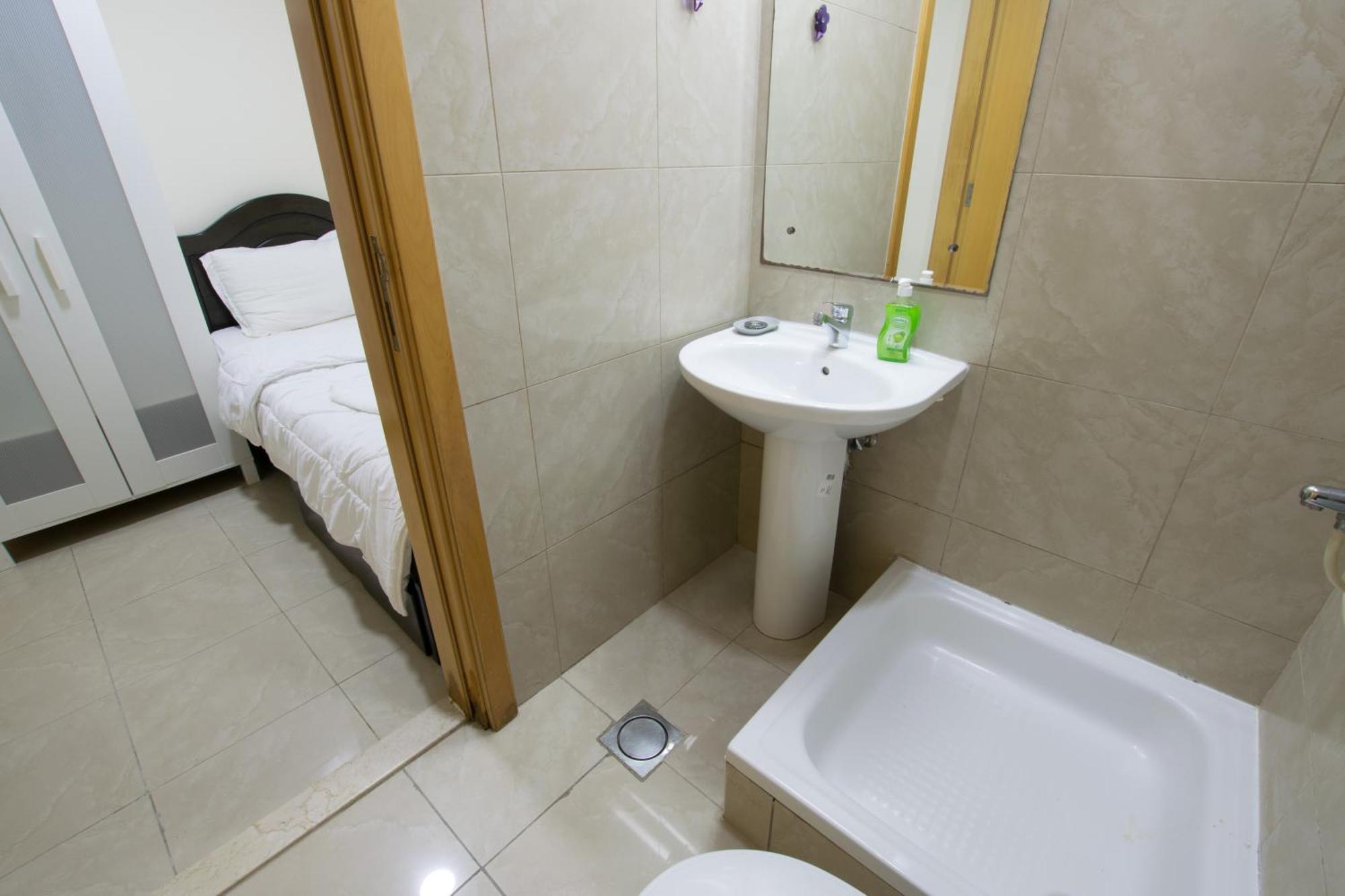 Budget Rooms With Private Bathroom For 'Girls' Only In Dubai, Marina Екстериор снимка