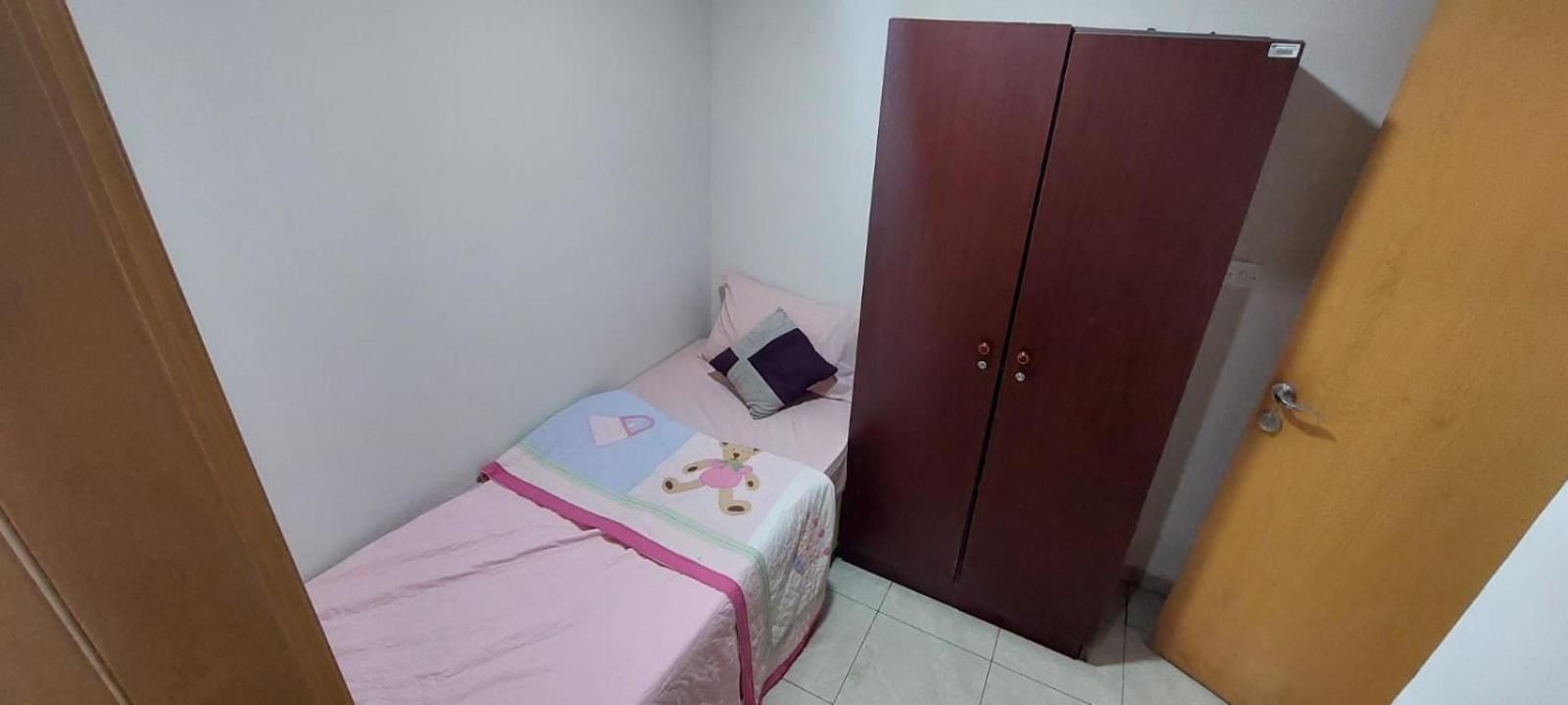 Budget Rooms With Private Bathroom For 'Girls' Only In Dubai, Marina Екстериор снимка