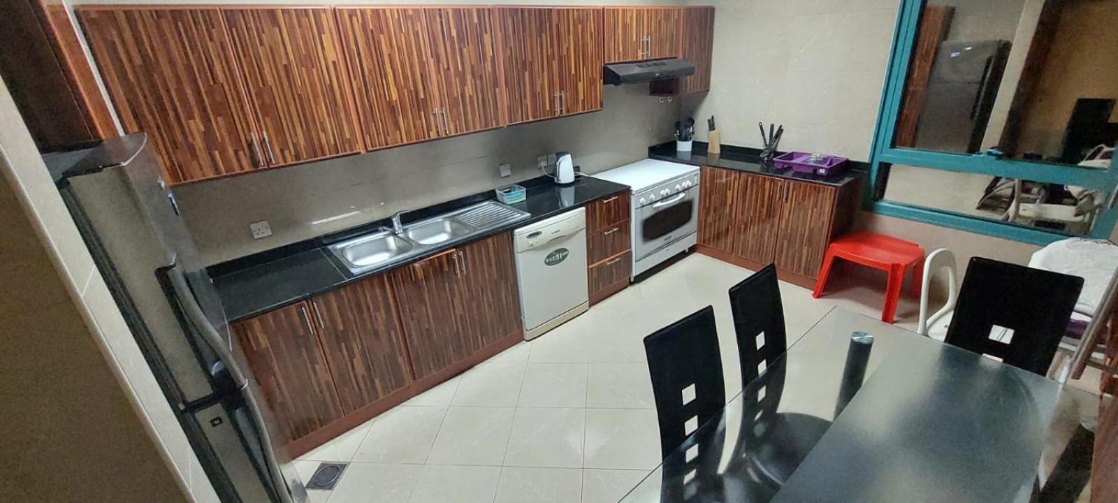 Budget Rooms With Private Bathroom For 'Girls' Only In Dubai, Marina Екстериор снимка